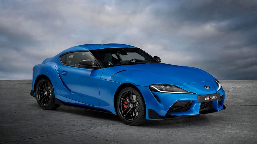 Niebieski stanowi ciekawą alternatywę dla popularnej czerwieni.