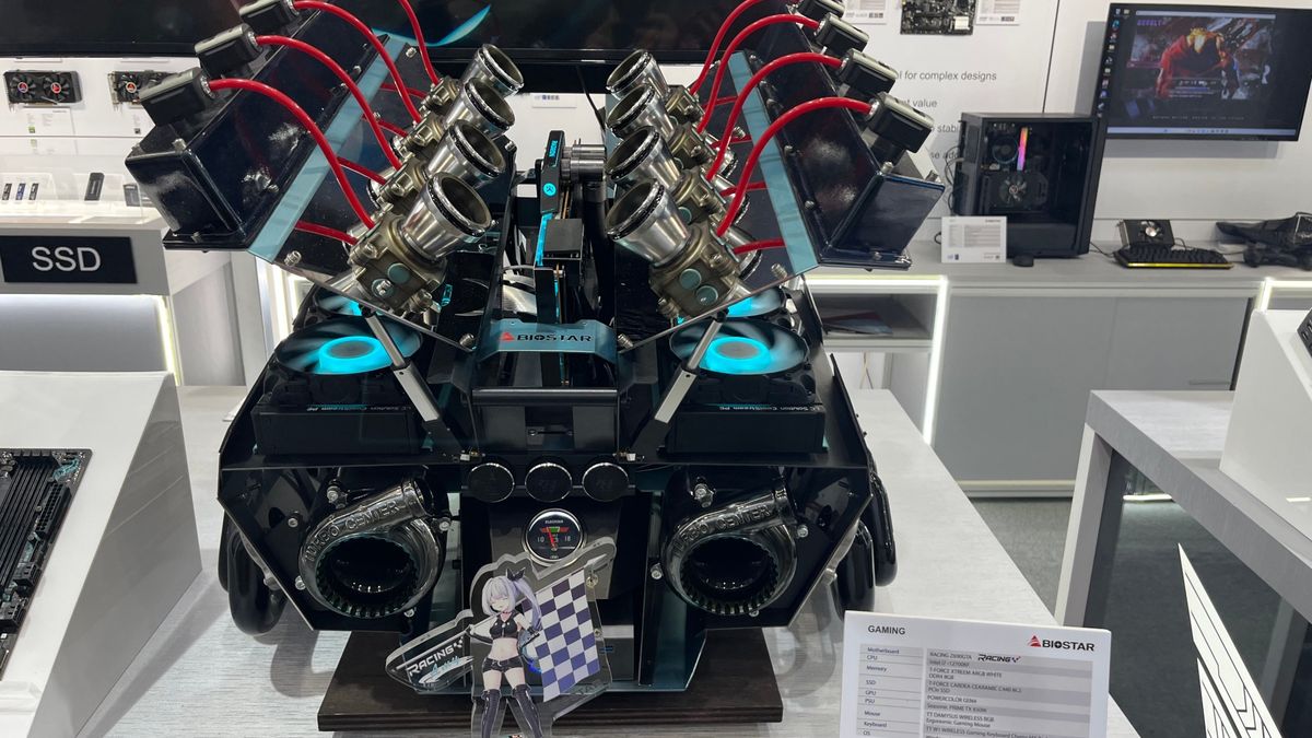 Komputer na stoisku firmy Biostar