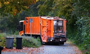Koszmarny wypadek w Łódzkiem. 32-letnia kobieta zginęła pod kołami śmieciarki