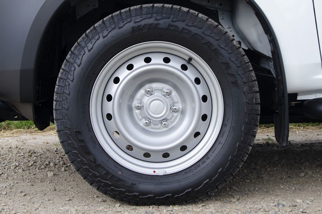 All-season A/T type tire