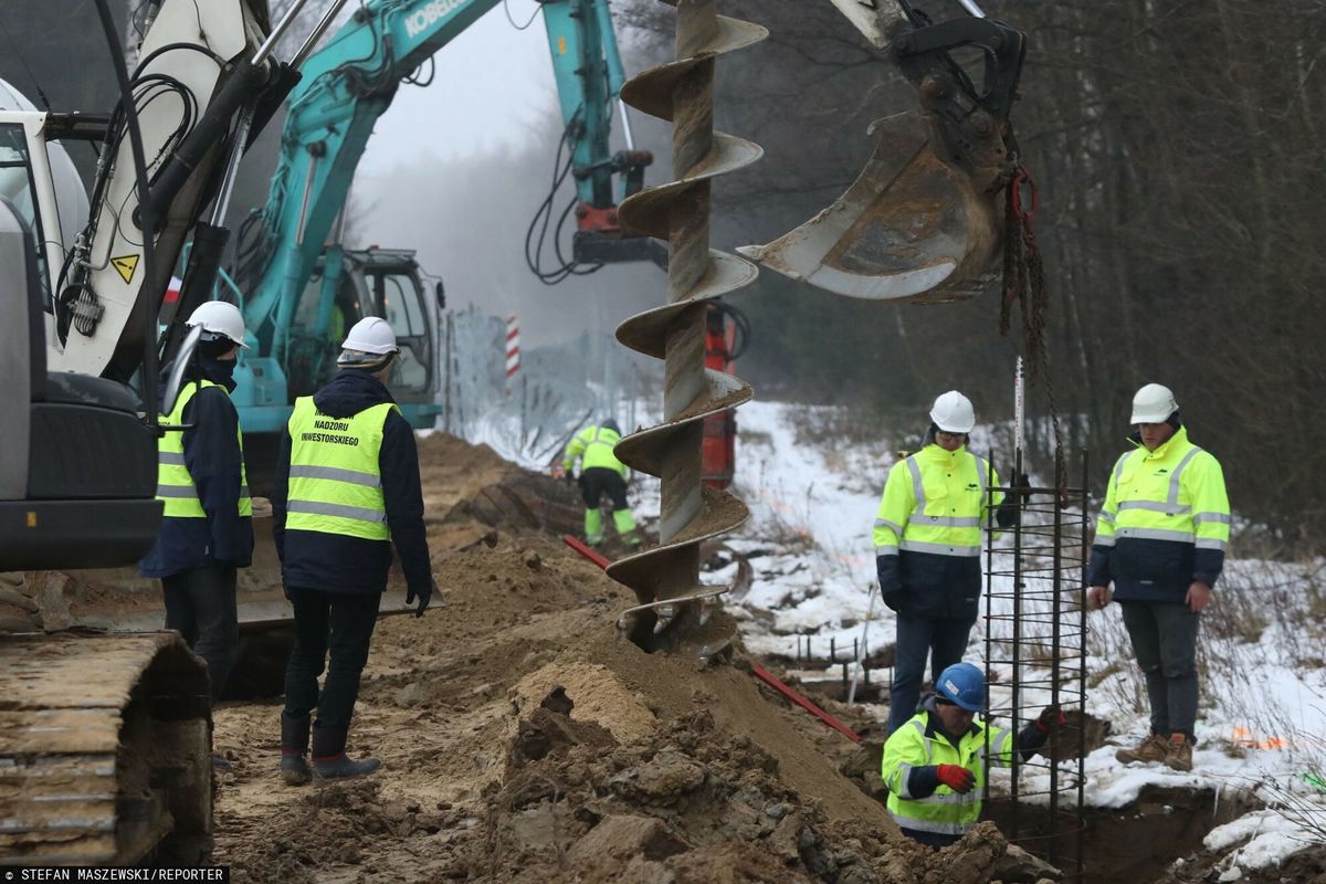 Zapora na granicy z Białorusią ma być gotowa w czerwcu tego roku. Prace własnie ruszyły 