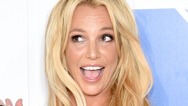 Britney Spears pozuje topless 