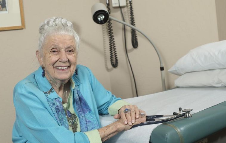 Ma 102 lata. Dr Gladys wciąż jest aktywna zawodowo
