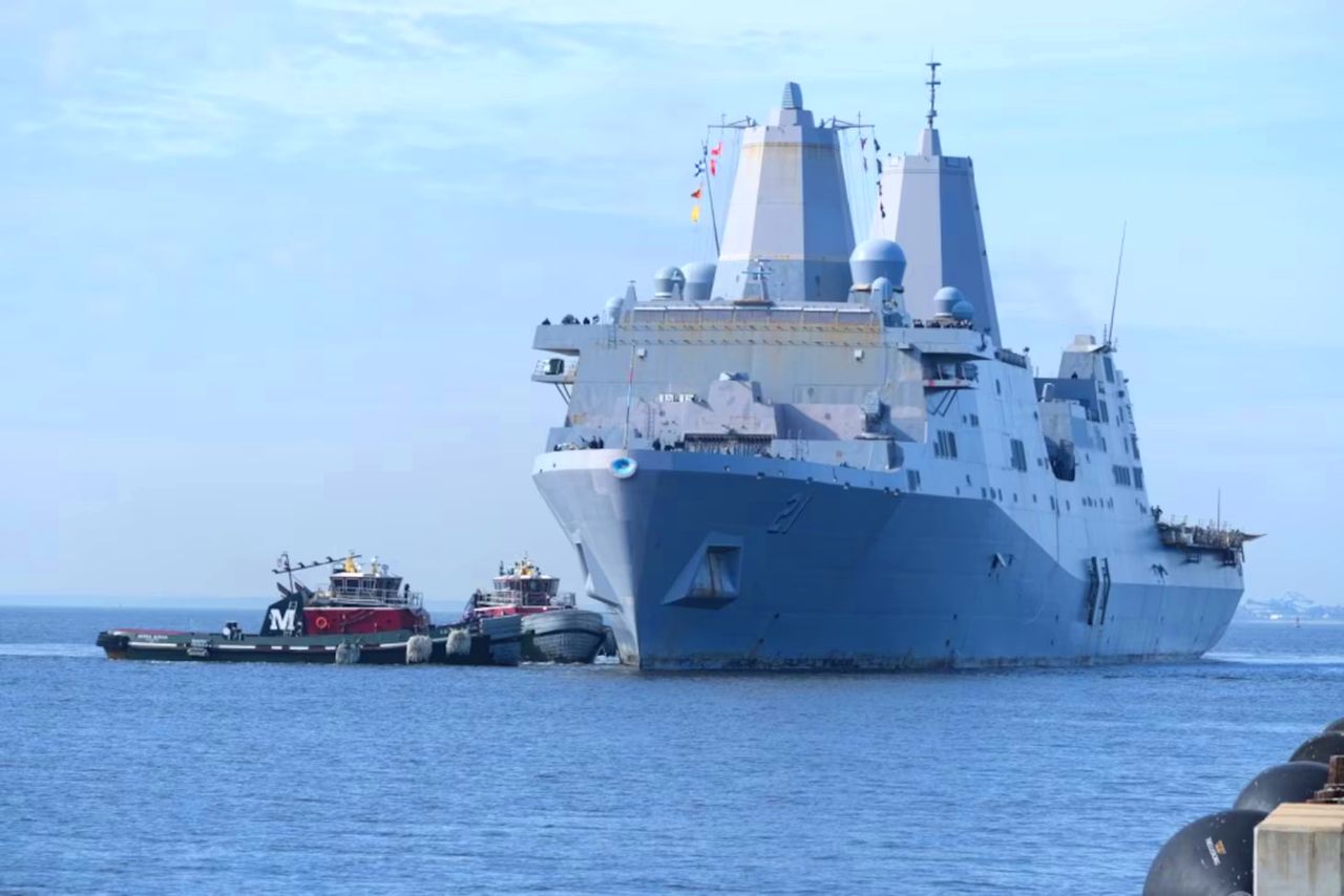 Okręt desantowy USS New York wpłynął do Gdyni. Ma w sobie części z World Trade Center