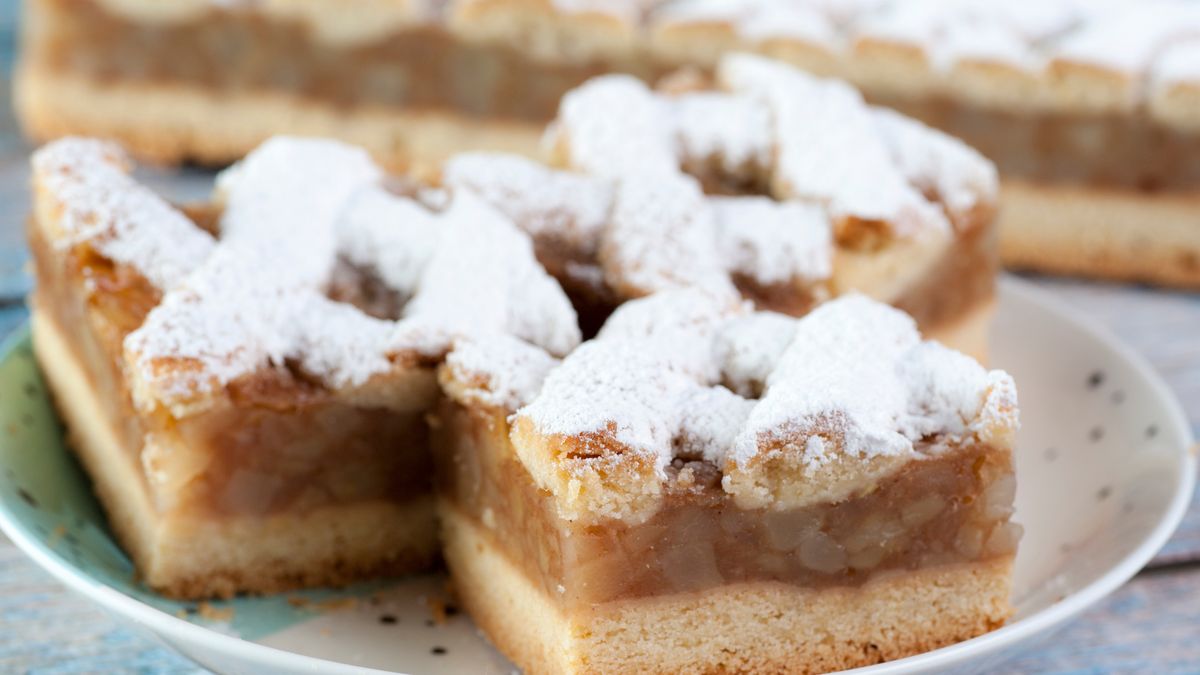 Ciasto z pigwą smakiem i wyglądem przypomina szarlotkę