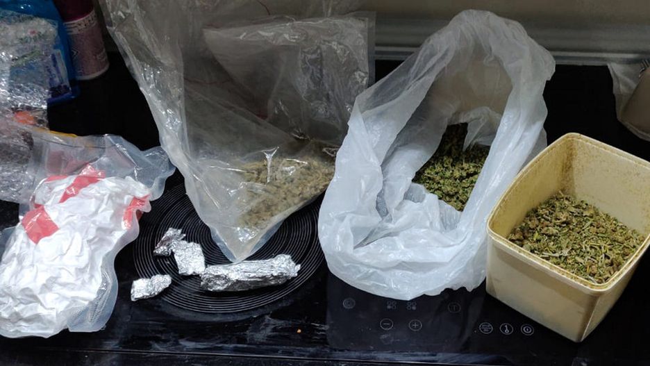 Warszawa. Wyrzucił z balkonu kokainę i marihuanę