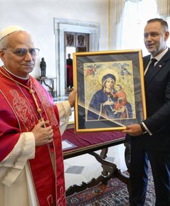 Nawrocki spotkał się z papieżem. Prezydent wręczył mu prezent