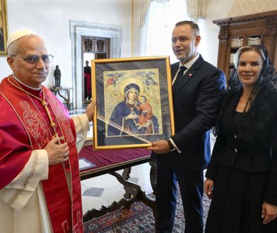 Nawrocki spotkał się z papieżem. Prezydent wręczył mu prezent