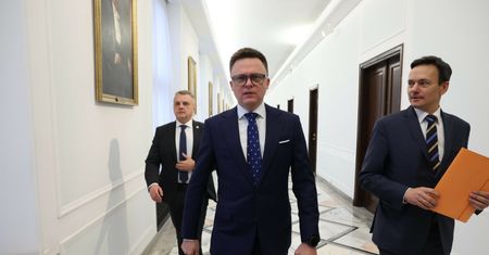 Szef Kancelarii Sejmu wziął 102 dni urlopu. Na prośbę Hołowni