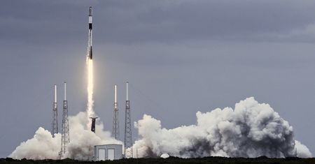 Musk rozszerza sieć Starlink. Na orbicie znalazły się kolejne satelity