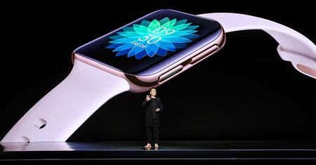 OPPO Watch oficjalnie. Ma podwójny procesor, szybkie ładowanie i elektrokardiograf