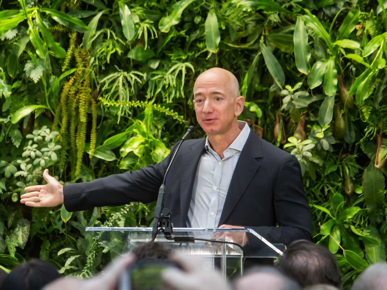 Jeff Bezos sprzedał akcje Amazona za 2 mld dolarów. Ma kosmiczne plany