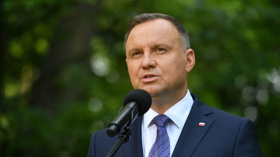 Warszawa, 04.07.2022. Prezydent RP Andrzej Duda podczas oświadczenia dla mediów po zakończeniu posiedzenia Rady Bezpieczeństwa Narodowego, 4 bm. w ogrodach Belwederu w Warszawie. Celem spotkania było omówienie wyników szczytu NATO w Madrycie, bieżącej sytuacji bezpieczeństwa oraz dyskusja na temat dalszych działań Polski. (jm) PAP/Piotr Nowak