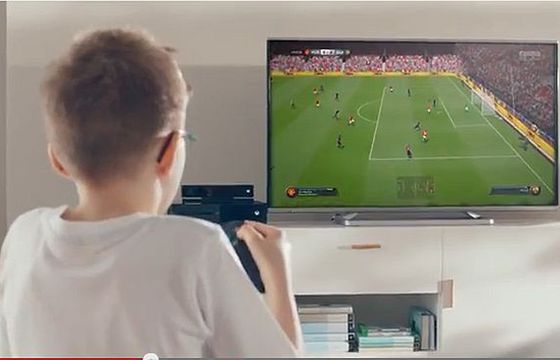Rodzinna rywalizacja o dostęp do konsoli reklamuje Xbox One (wideo)
