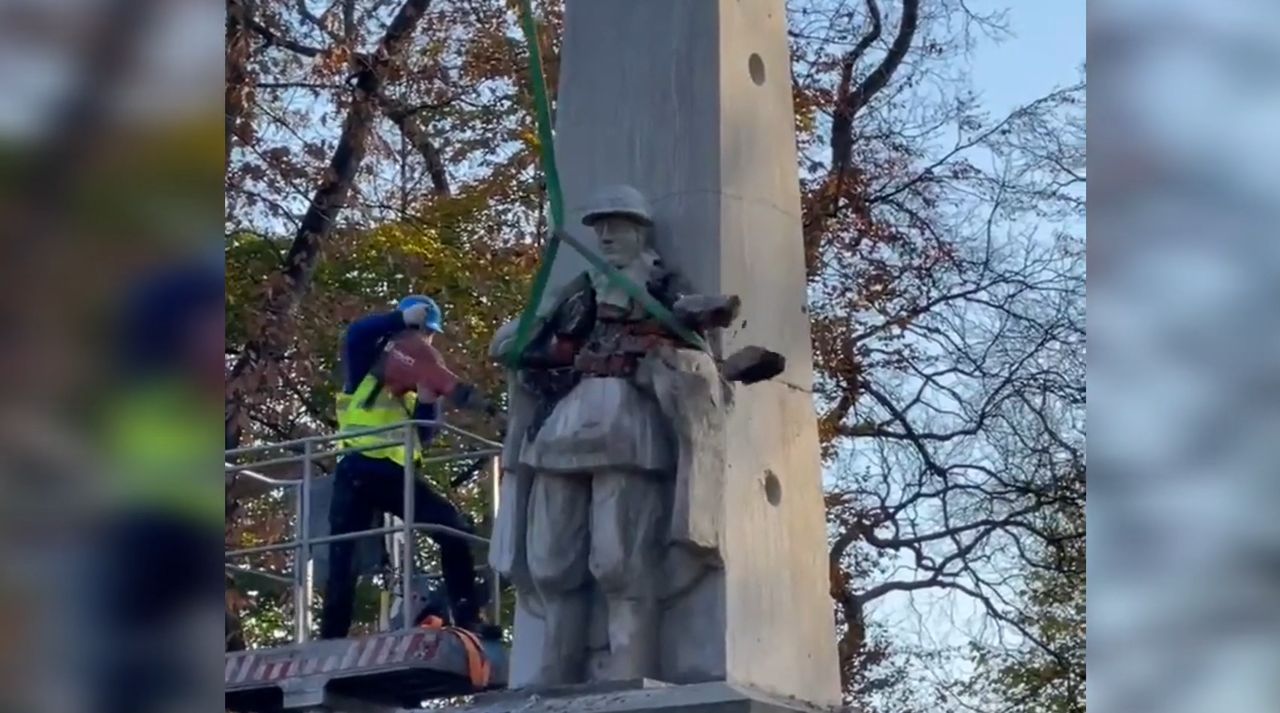 Sowiecki pomnik "wylądował na śmietniku historii". Polska usuwa pozostałości po Armii Czerwonej