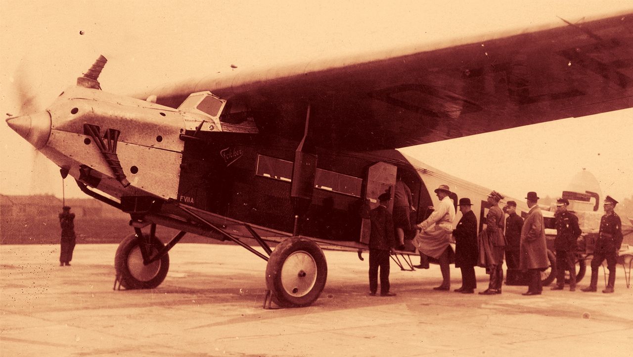 Zasady dla podróżujących samolotami w II RP. Autentyczna instrukcja z 1930 r.