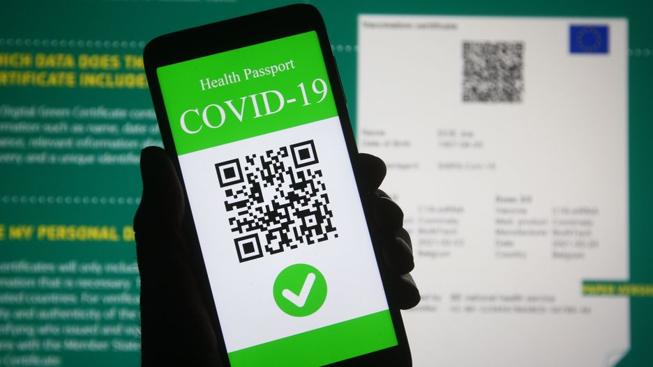 Paszport covidowy. Co będzie w środku?