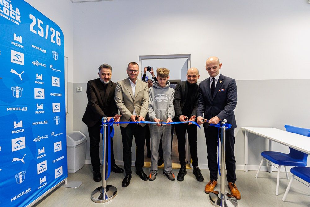 Wiślacka klasa otwarta w Radzanowie. ORLEN Wisła Płock łączy edukację ze sportem