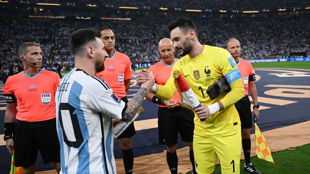 Na zdjęciu od lewej: Lionel Messi i Hugo Lloris