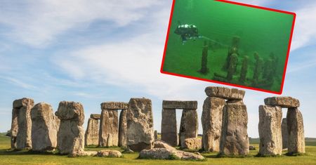 Odkryli je na dnie jeziora. Wyglądają jak Stonehenge, ale są starsze