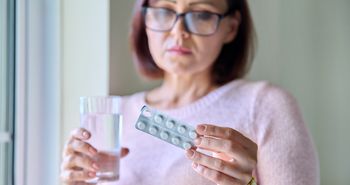 Przebadali dane ponad 21 tys. kobiet. Terapia estrogenowa wiązała się z mniejszą liczbą zmian Alzheimera