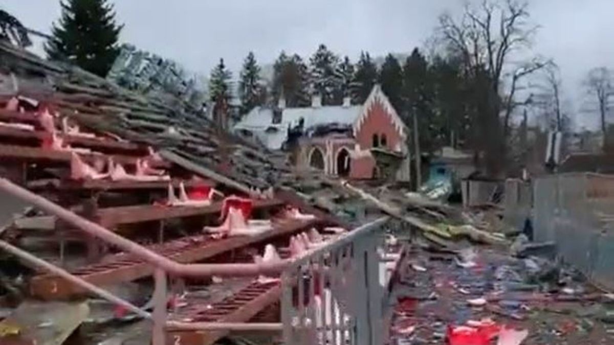 Zniszczony stadion w Czernihowie