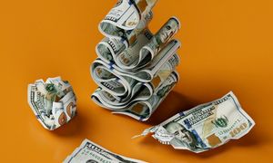 Dolar rośnie w siłę. Odliczanie do decyzji USA trwa