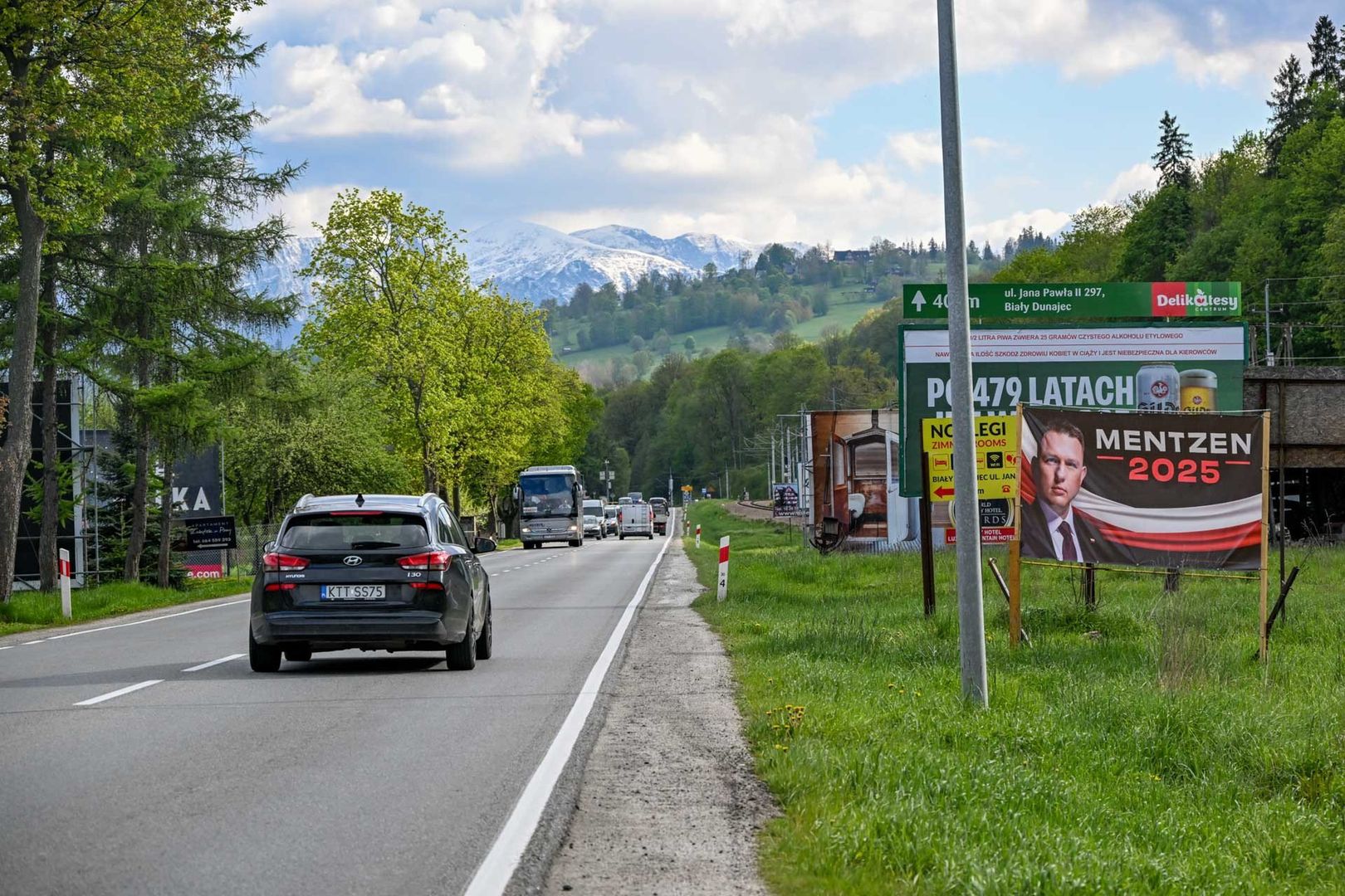 Ilość reklam przy Zakopiance jest przytłaczająca.