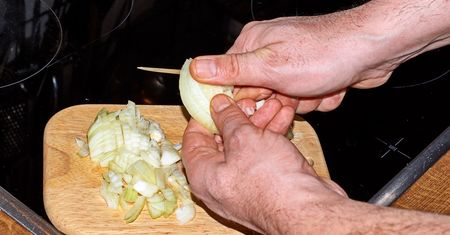 Ten objaw alzheimera zauważysz w kuchni. Nie ignoruj
