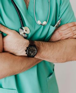 Wprowadzali do obrotu psychotropy. Wśród podejrzanych ksiądz i lekarz