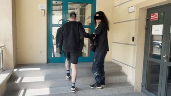 Zamówił taksówkę i wziął taksówkarza jako zakładnika. Zażądał okupu w kwocie 100 tys. złotych i paczkę papierosów w miękkim opakowaniu