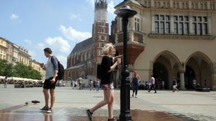 Fala upałów dotarła do Krakowa. Kurtyny wodne uruchomione