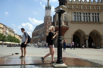Fala upałów dotarła do Krakowa. Kurtyny wodne uruchomione