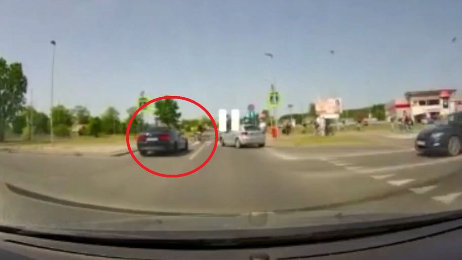 Groźnie wyglądający wypadek na przejściu dla pieszych w Toruniu