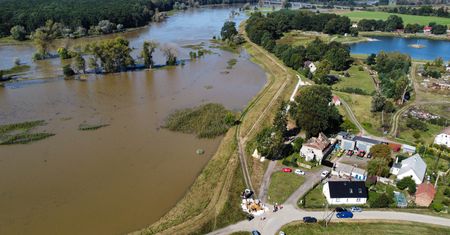 Niebezpiecznie na terenach popowodziowych. Główny geolog ostrzega