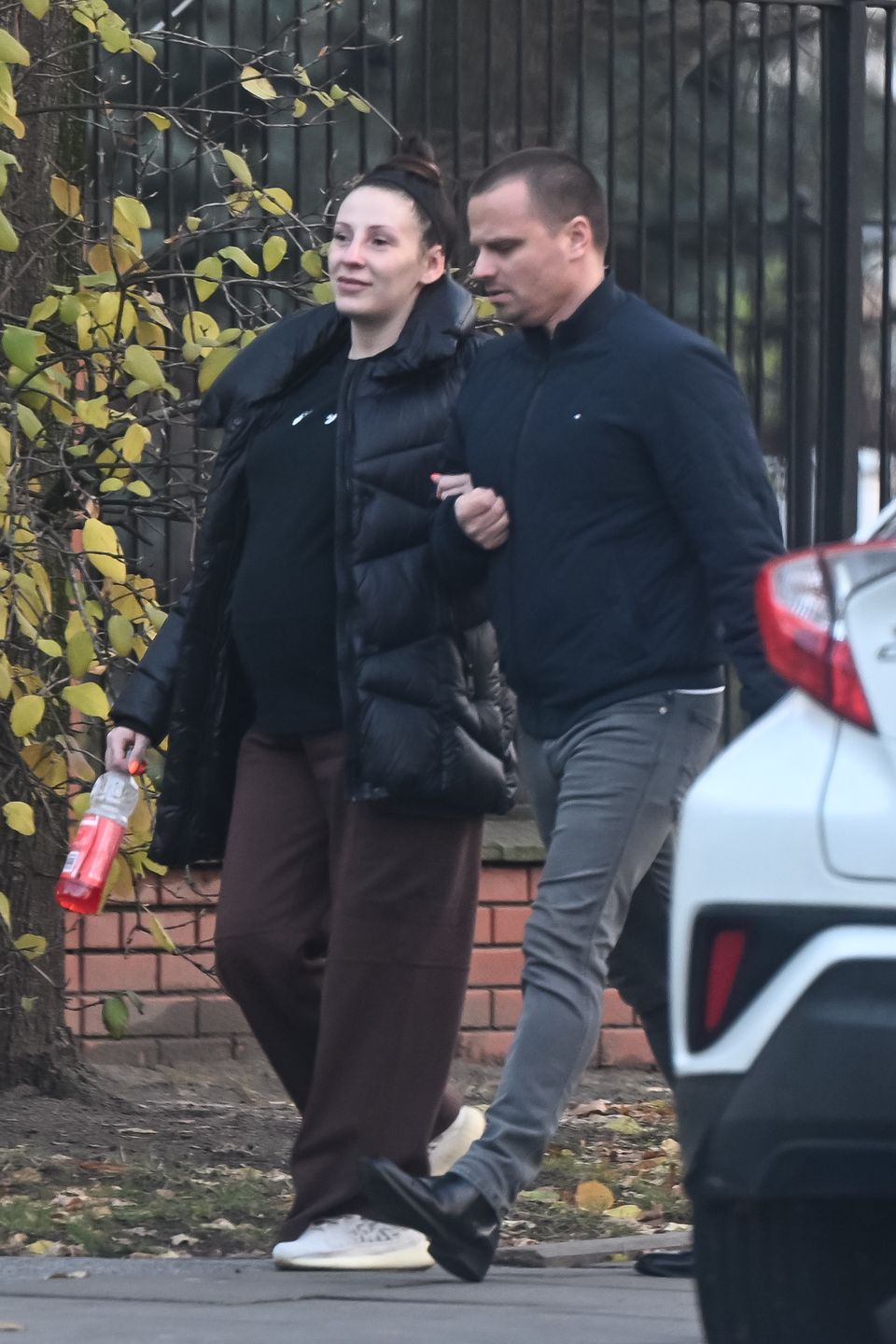 Marcin Hakiel maszeruje z Dominiką do szpitala na kardiotokograf