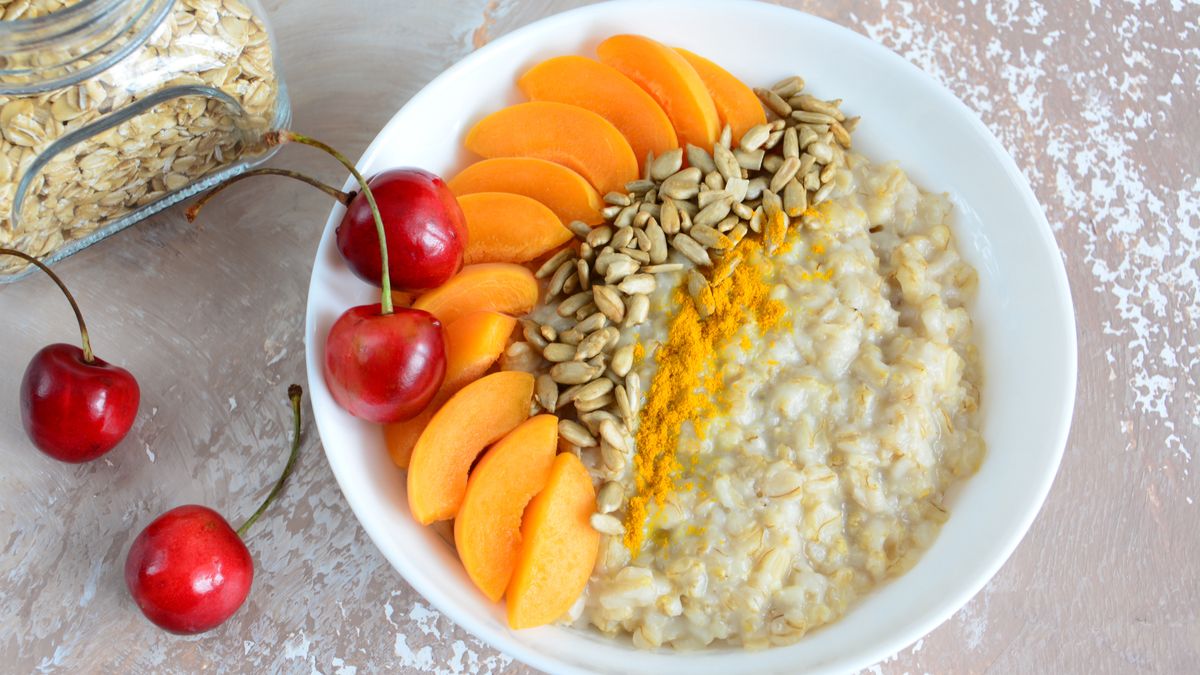 Owsianka z dodatkiem kurkumy jest jeszcze zdrowsza