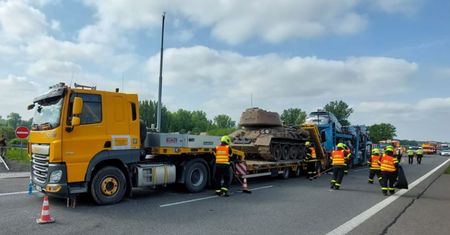 Wypadek z udziałem czołgu. Tragedia na autostradzie D1