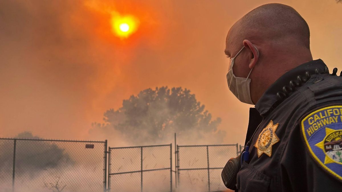 Los Angeles' Pacific Palisades is Engulfed in Flames as Wildfires Rage Out of Control
Palisades Fire..Photo via CHP - West Valley/UPI Photo via Newscom
Dostawca: PAP/Newscom
Destroyed