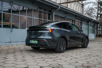 Tesla Model Y Standard. Co straciła "budżetowa" wersja?