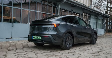 Tesla Model Y Standard. Co straciła "budżetowa" wersja?