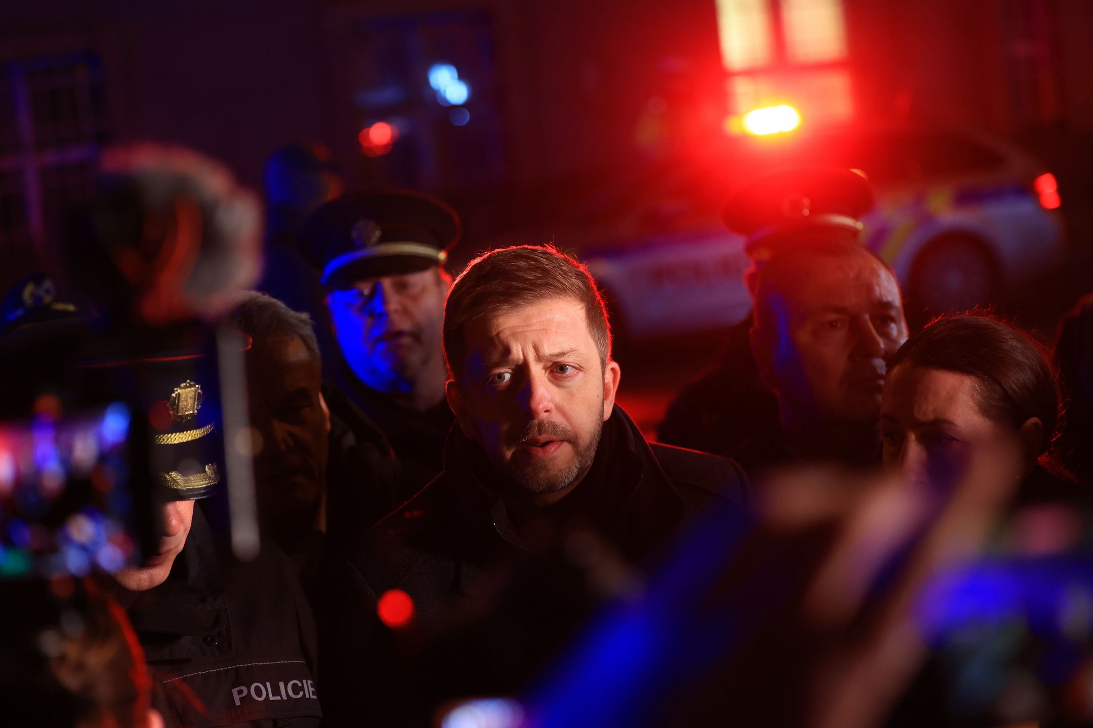 Several dead and dozens injured in central Prague University shooting
epa11040056 Interior Minister Vit Rakusan(C) speaks to the press near the scene of a shooting at Charles University in central Prague, 21 December 2023. According to the Police President, Martin Vondrasek, there are more than 15 people dead and 24 injured, but that these may not be final numbers. According to Czech police the perpetrator of  was a 24 year-old Charles University student.  EPA/MARTIN DIVISEK 
Dostawca: PAP/EPA.
MARTIN DIVISEK