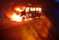 Bus spłonął po zderzeniu z ciężarówką. W aucie byli ludzie