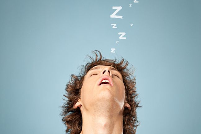 Kiedy chrapiesz w nocy, a następnego dnia masz ochotę tylko na sen, poproś o pomoc specjalistę. Ciągła senność może być niebezpieczna nie tylko dla ciebie, ale i dla osób w twoim otoczeniu