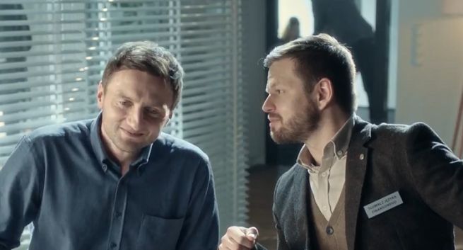 Tłumacz języka finansowego reklamuje serwis dla inwestorów Aviva24.pl (wideo)