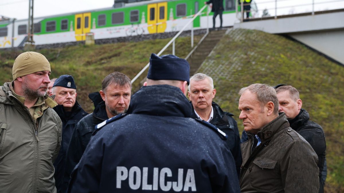 Kierwiński o "dwóch aktach dywersji". Tusk o "wysadzeniu pociągu"