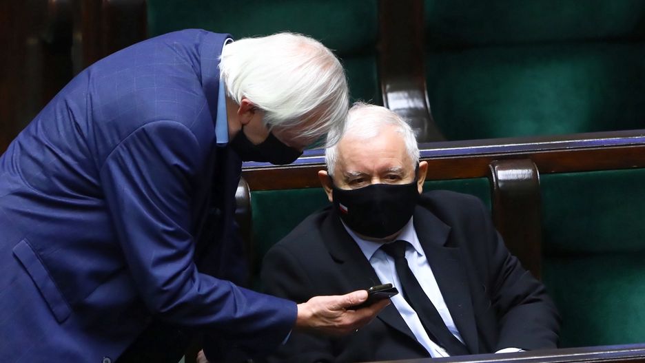 Jarosław Kaczyński i Ryszard Terlecki. PiS traci w najnowszym sondażu dla WP