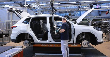 Zwalnia tempo redukcji etatów. Mniej chętnych do odejścia z Volkswagena w Niemczech