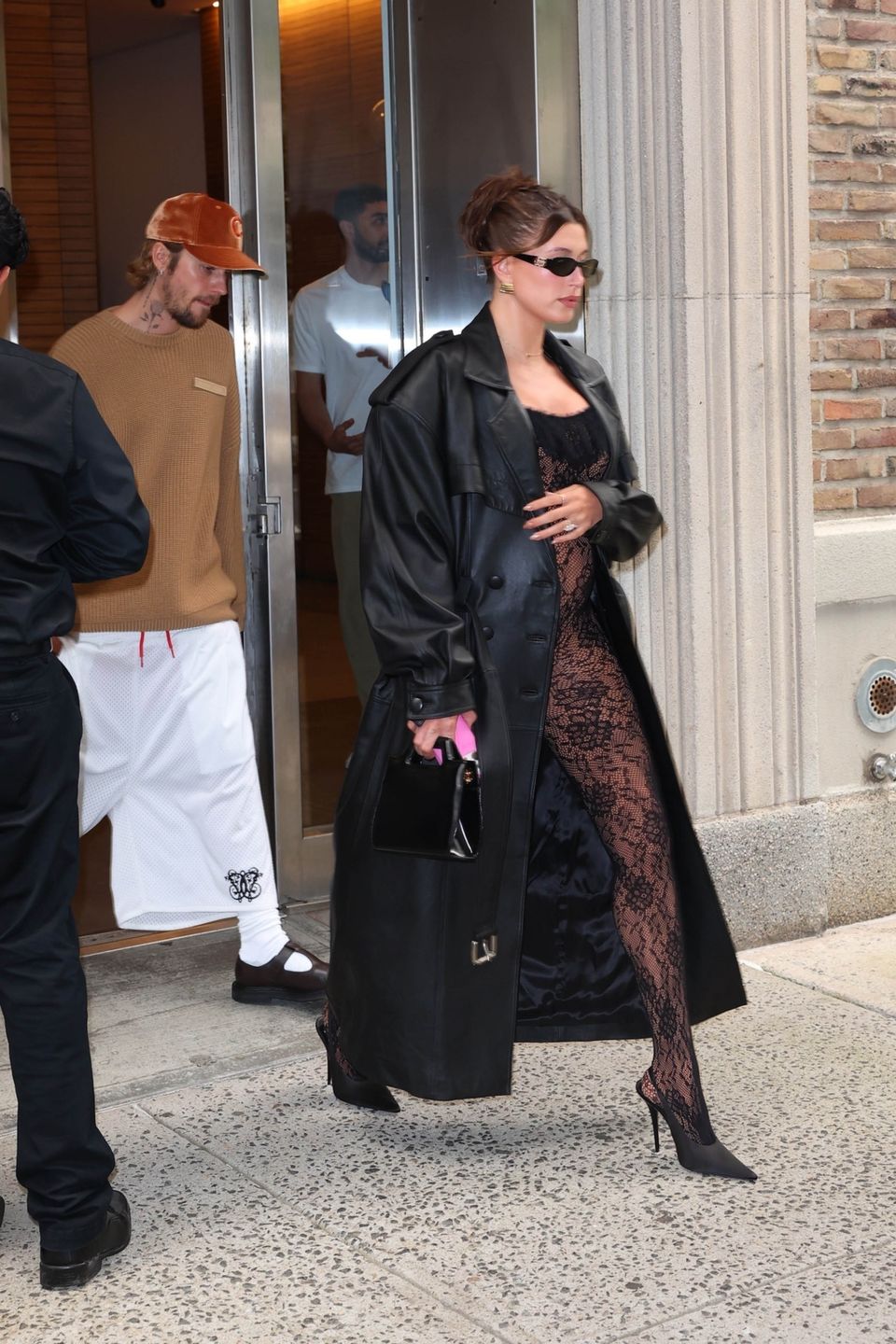 Heiley Bieber w koronkowym body eksponuje ciążowy brzuch