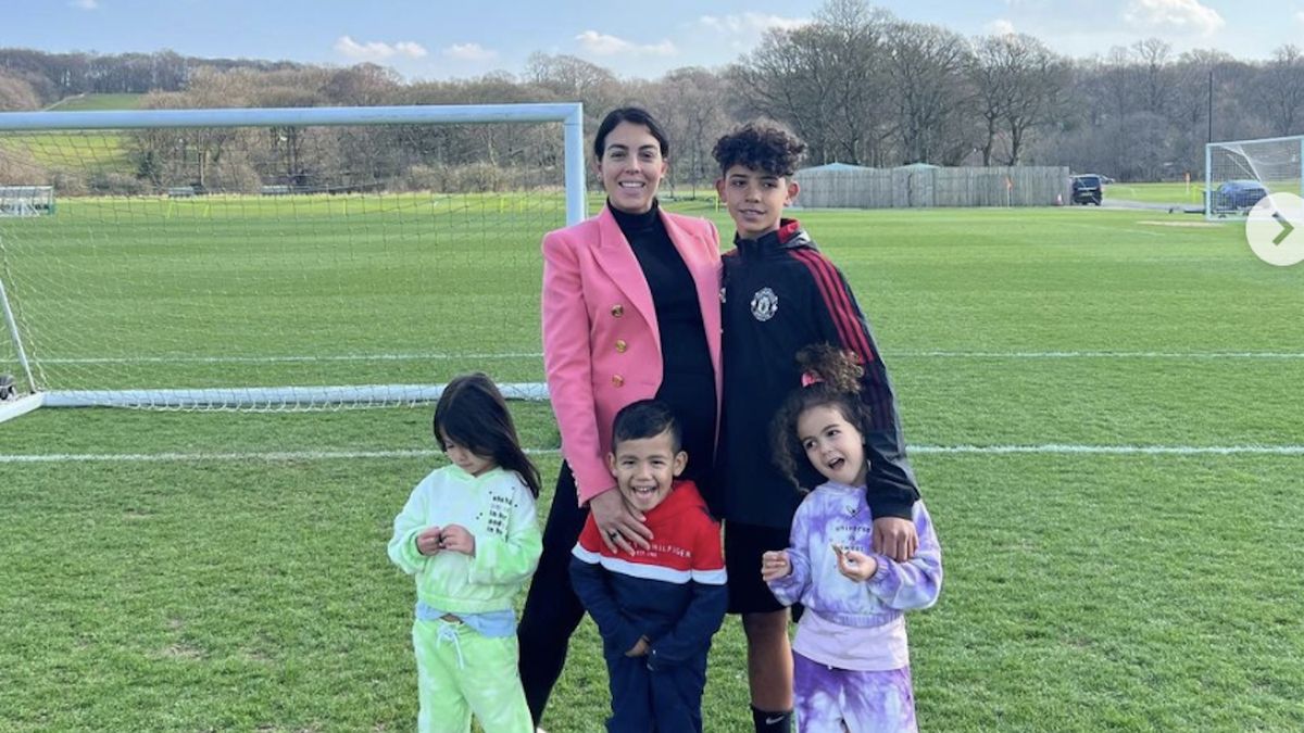 Partnerka Cristiano Ronaldo z dziećmi 